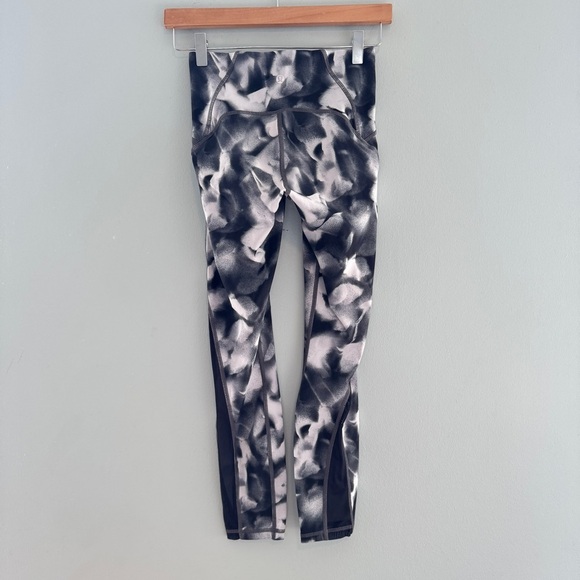 Lululemon Train Times 7/8 Pant 24" - Picture 9 of 15